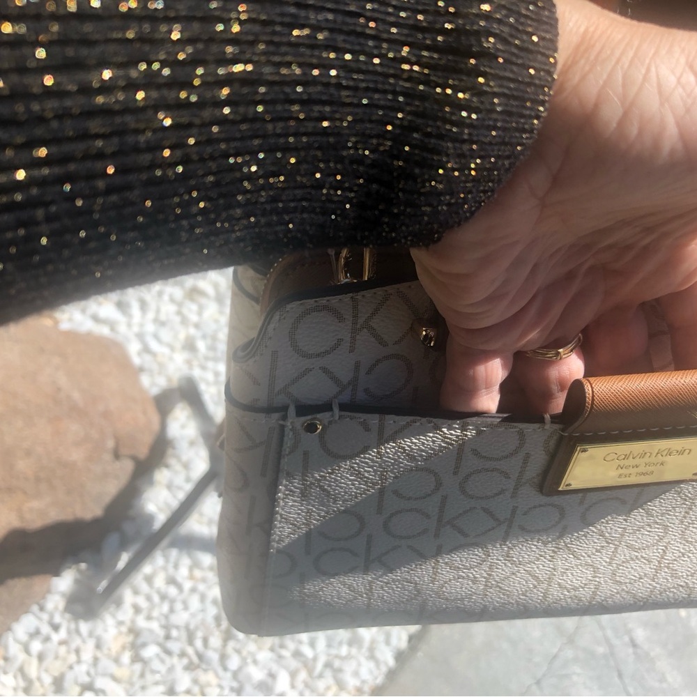 Calvin Klein (Brand New With Tags) Cream Logo Satchel w/Brown Trim&Gold Hardware - Picture 4 of 11